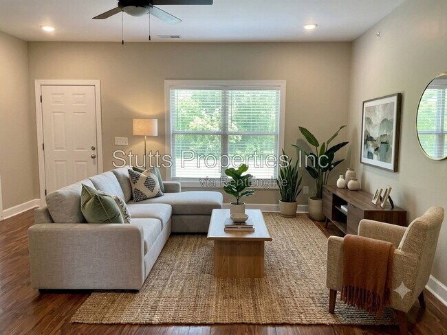 Building Photo - 145 Bruin Dr