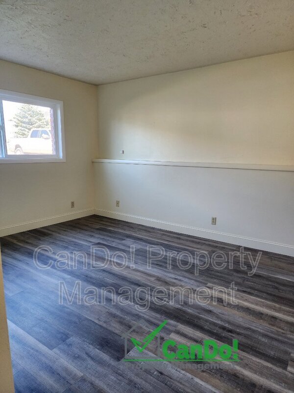 Building Photo - 230 Carol Dr