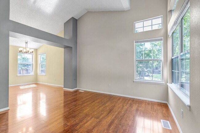 Building Photo - Spacious Home in Castle Rock