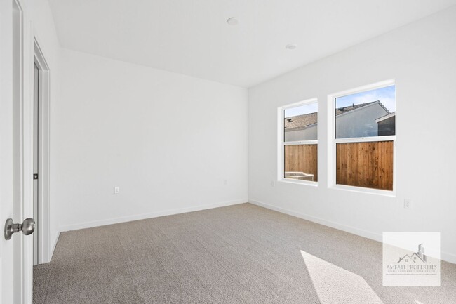 Building Photo - Brand New home in Clovis Unified School District with Solar!