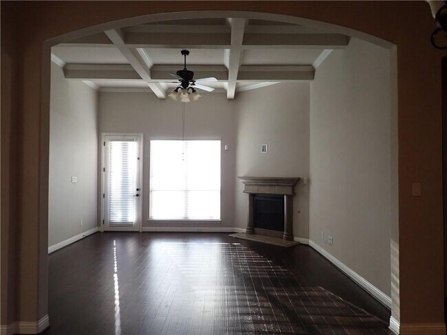 Building Photo - 409 Silver Trail