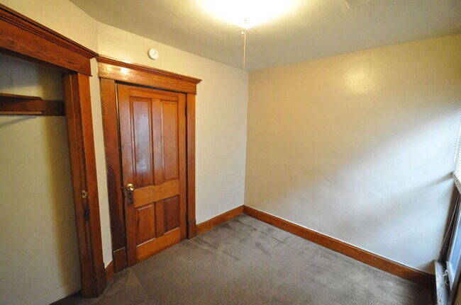 Building Photo - 25 E Blake Ave