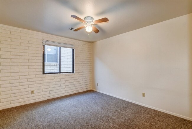Building Photo - 564 1st St