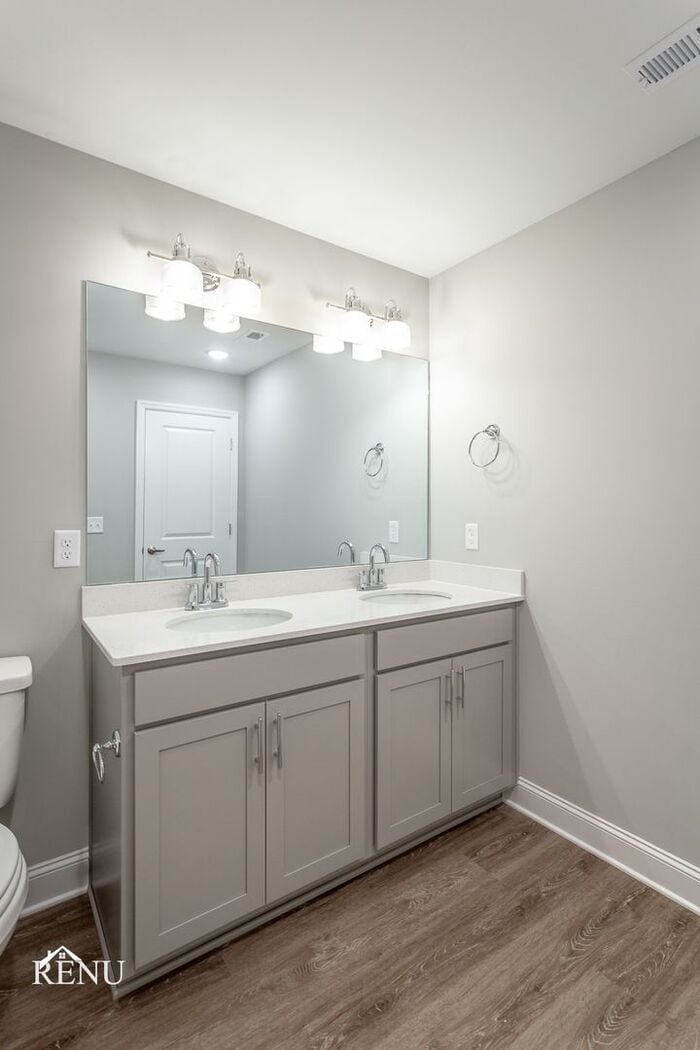 Building Photo - 2374 E 18th St Pl