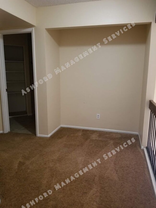 Building Photo - 2 STORY TOWNHOME WITH ATTACHED GARAGE WATER INCL