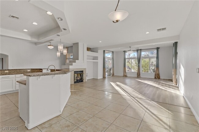 Building Photo - 7215 N Buttons Ridge Dr