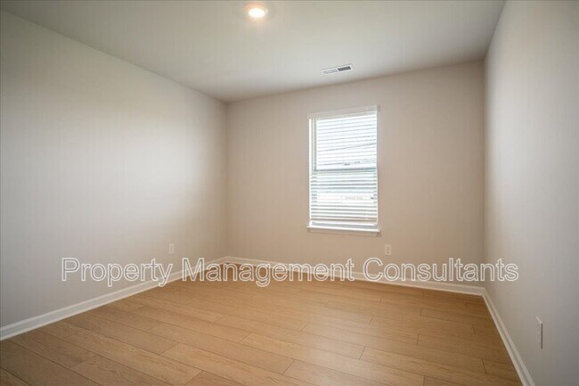 Building Photo - 22857 Dashwood Ln