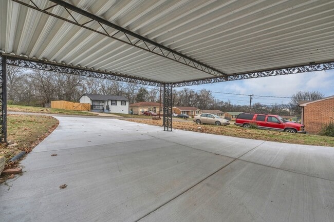 Building Photo - 3336 Panorama Dr