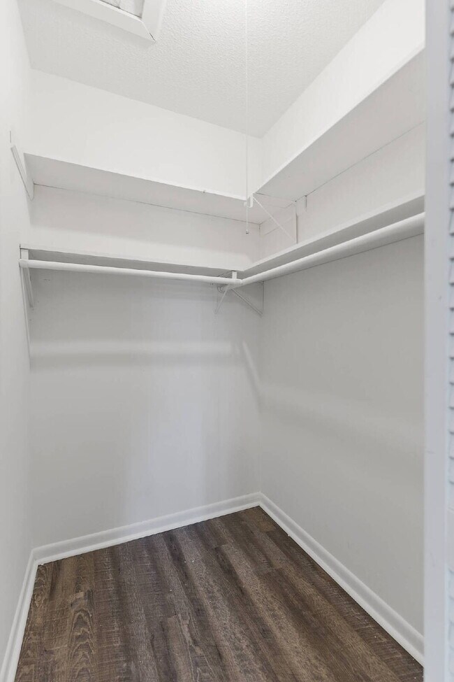 Building Photo - 105 P' Poole Ave #101: Red Bank 1Bed/1Bath Apartment w/ Laundry Units, Central AC, and Granite Co...