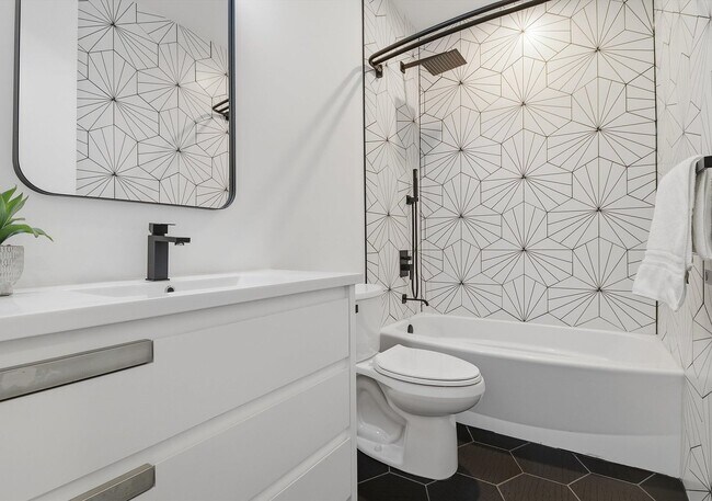 Building Photo - 5824 N Lincoln Ave