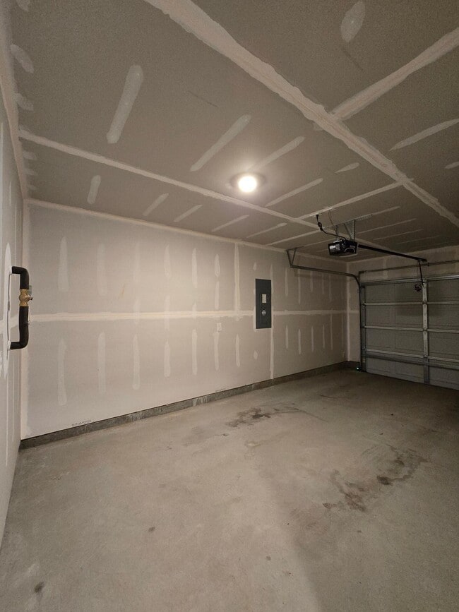 Building Photo - 162 Wall St