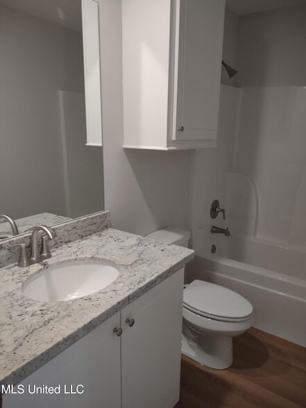 Building Photo - 576 Silver Hill Dr