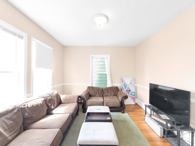 Building Photo - 32 Fisher Ave