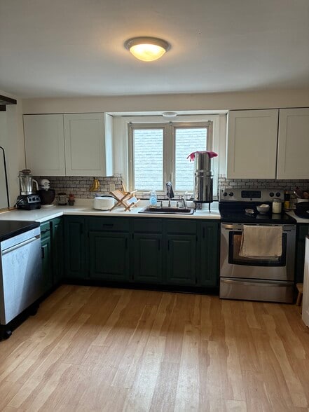 Kitchen - 8903 W Orchard St