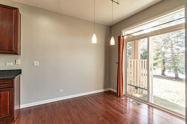 Building Photo - 1858 Crenshaw Cir