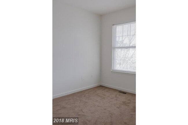 Building Photo - 3 LEVEL TOWNHOUSE WITH 1 CAR GARAGE END UNIT TOWNHOUSE