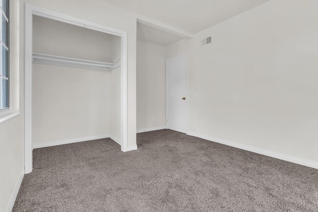 Building Photo - 6120 E Walton St