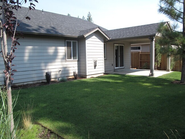 Building Photo - VILLAGE AT COLD SPRINGS