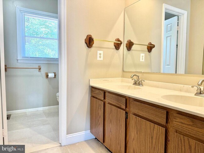 Building Photo - 15407 Skyline Dr