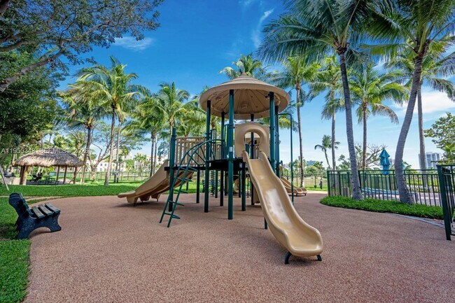 Building Photo - 19501 W Country Club Dr