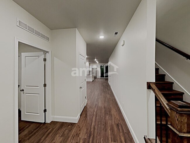 Building Photo - 2683 3340 South St