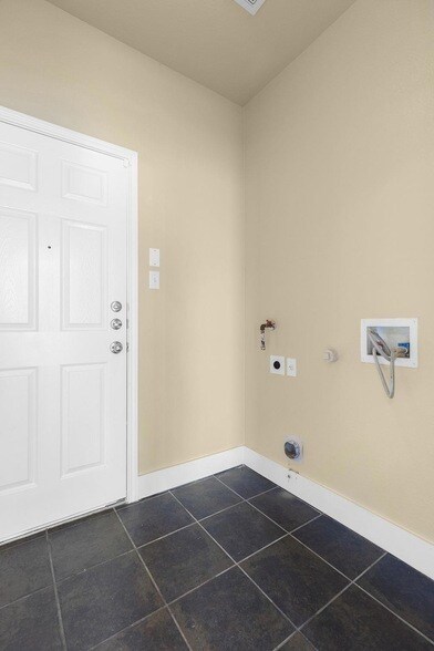 Building Photo - 10128 Channel Island Dr