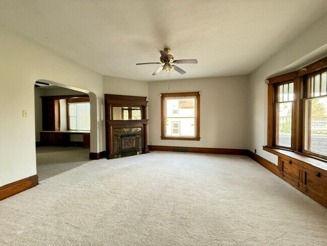 Building Photo - rh17