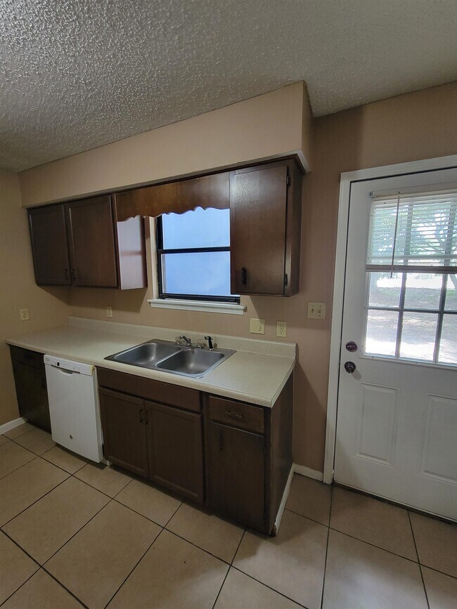 Building Photo - 5392 Dawn Ct