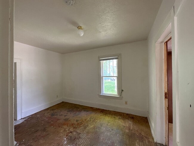 Building Photo - 728 Arbor Ave SE