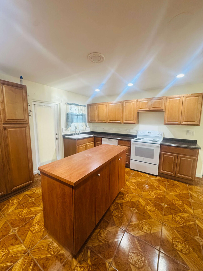Building Photo - 782 Orchid Dr