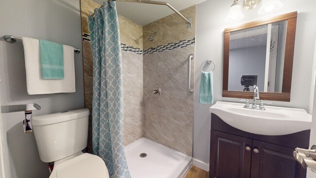 Building Photo - Excellent Location, Large Four Bedroom Bremerton House for Rent! Available Now!