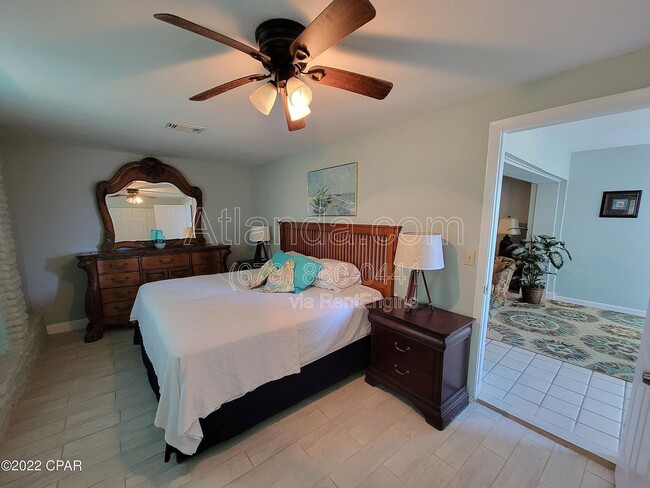 Building Photo - 5818 Hilltop Ave