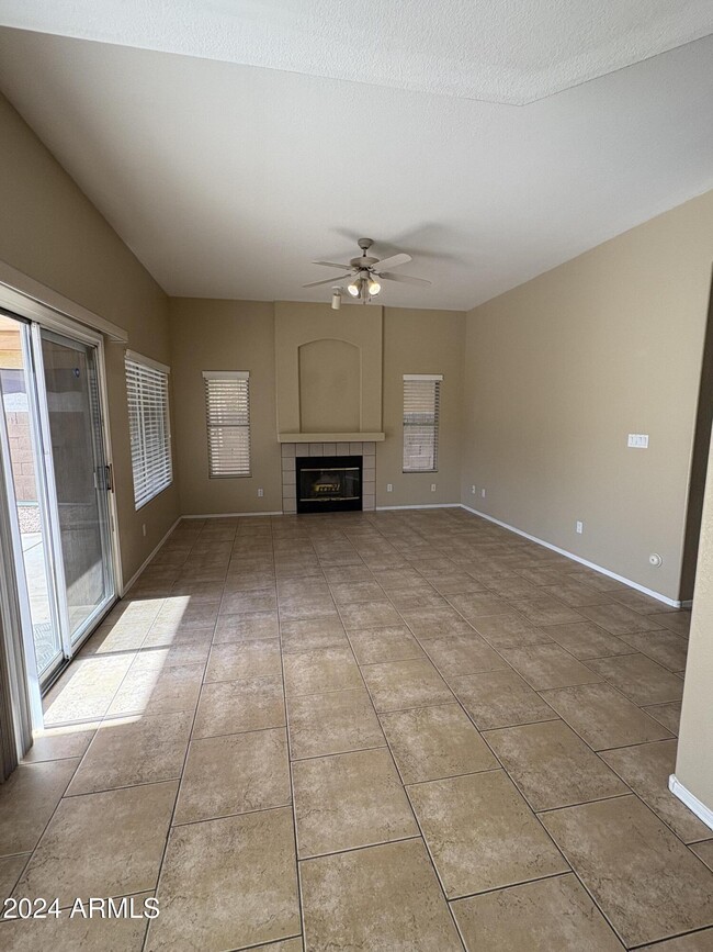 Building Photo - 1611 E Flint St