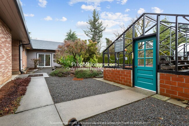 Building Photo - Stunning 3-Bedroom Mid-Century Modern Home...