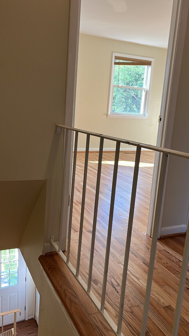 Building Photo - 2 Wimbledon Ln