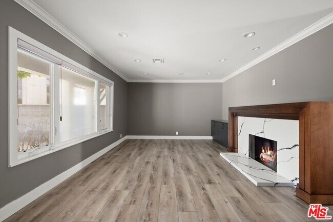 Building Photo - 2011 Stearns Dr