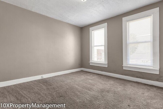 Building Photo - 498 N Champion Ave