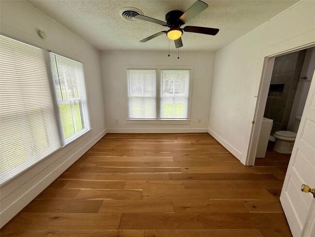 Building Photo - 2727 Old Houston Rd