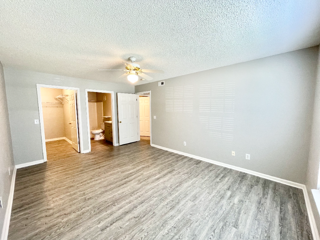 Building Photo - 1730 Oakdale Terrace Blvd
