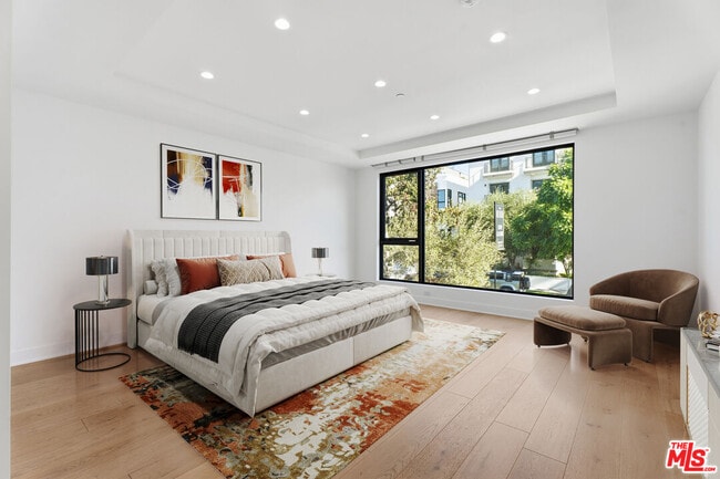 Building Photo - 725 Croft Ave