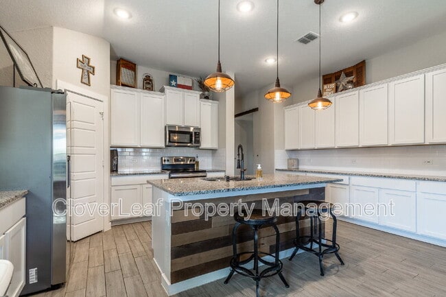 Building Photo - 804 Shrike Ln