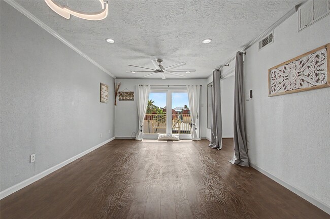 Building Photo - 307 Yacht Club Ln