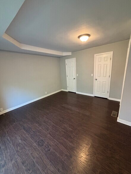 Building Photo - 627 Rowan Dr