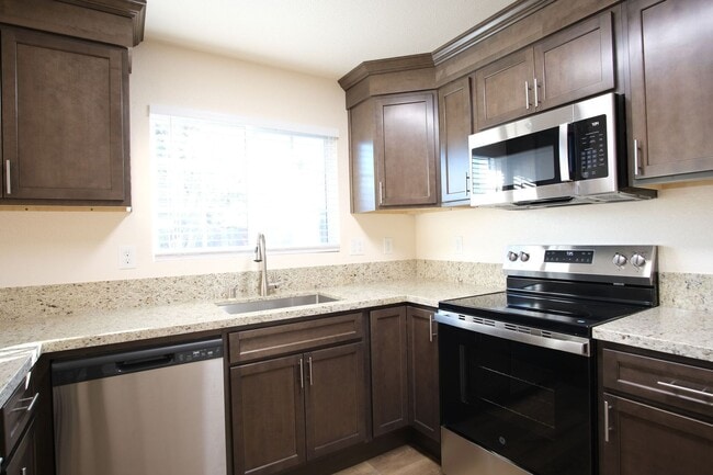 Building Photo - Beautiful 3 Bedroom 2 Bath home in Turlock