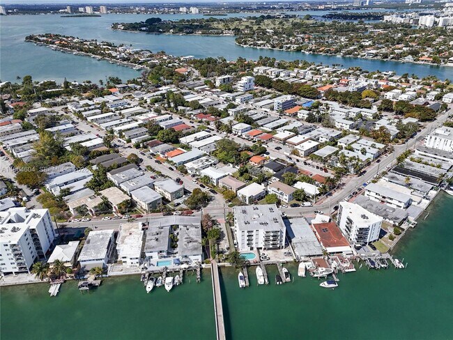 Building Photo - 8110 Crespi Blvd