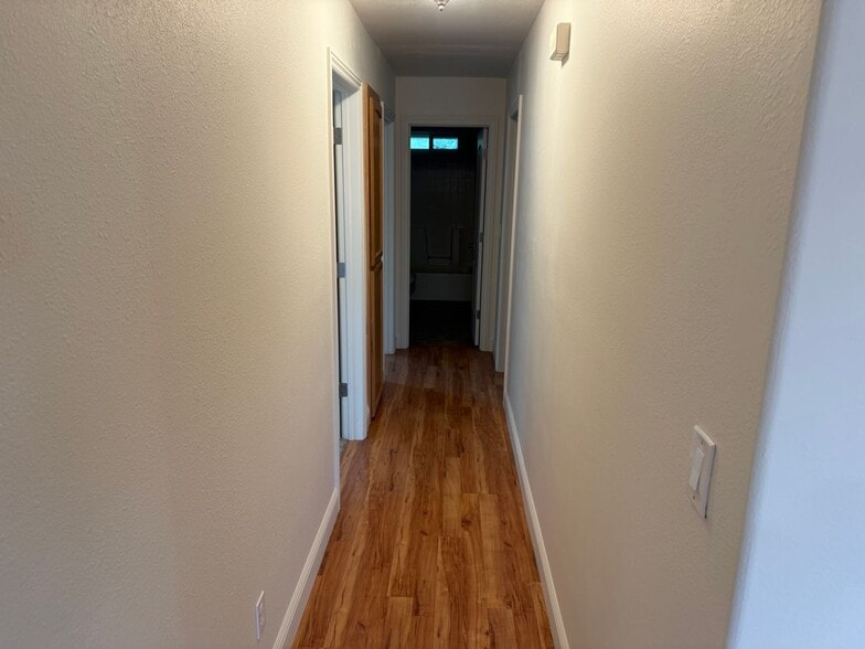 Building Photo - 16656 Pinecrest Ct