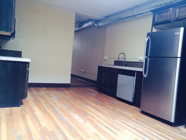 Building Photo - 101 W 4th St