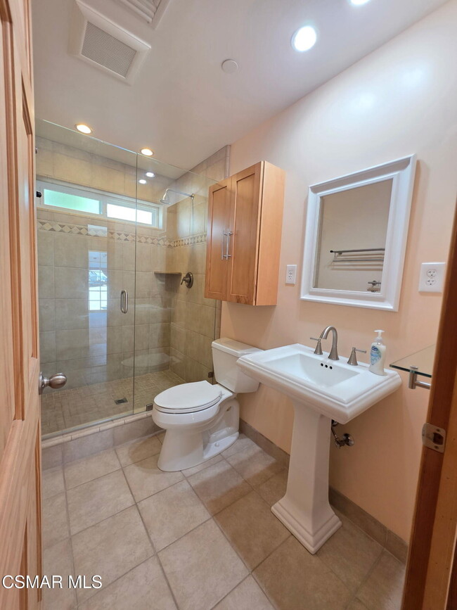 Building Photo - 6172 Sylvan Dr