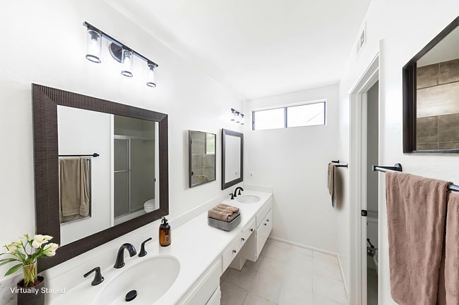Building Photo - 3 Bedroom home located in the sought-after...