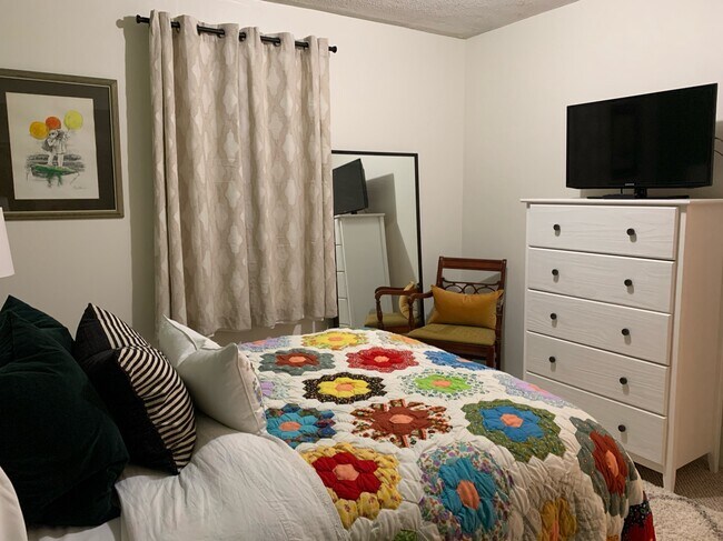 Building Photo - 2 Mohican Rd